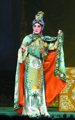 從圈粉策略看傳統(tǒng)演藝行業(yè)的現(xiàn)代轉(zhuǎn)型 舞臺藝術(shù)造型策劃的新視角